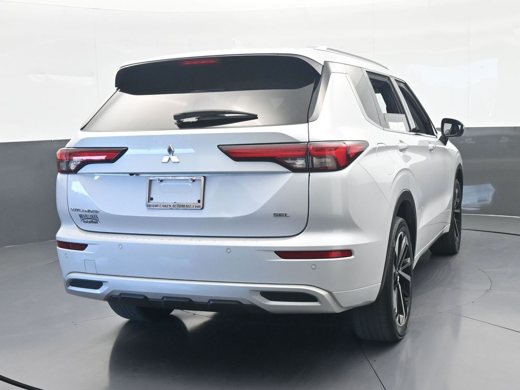 Used 2024 White Mitsubishi SEL image 5