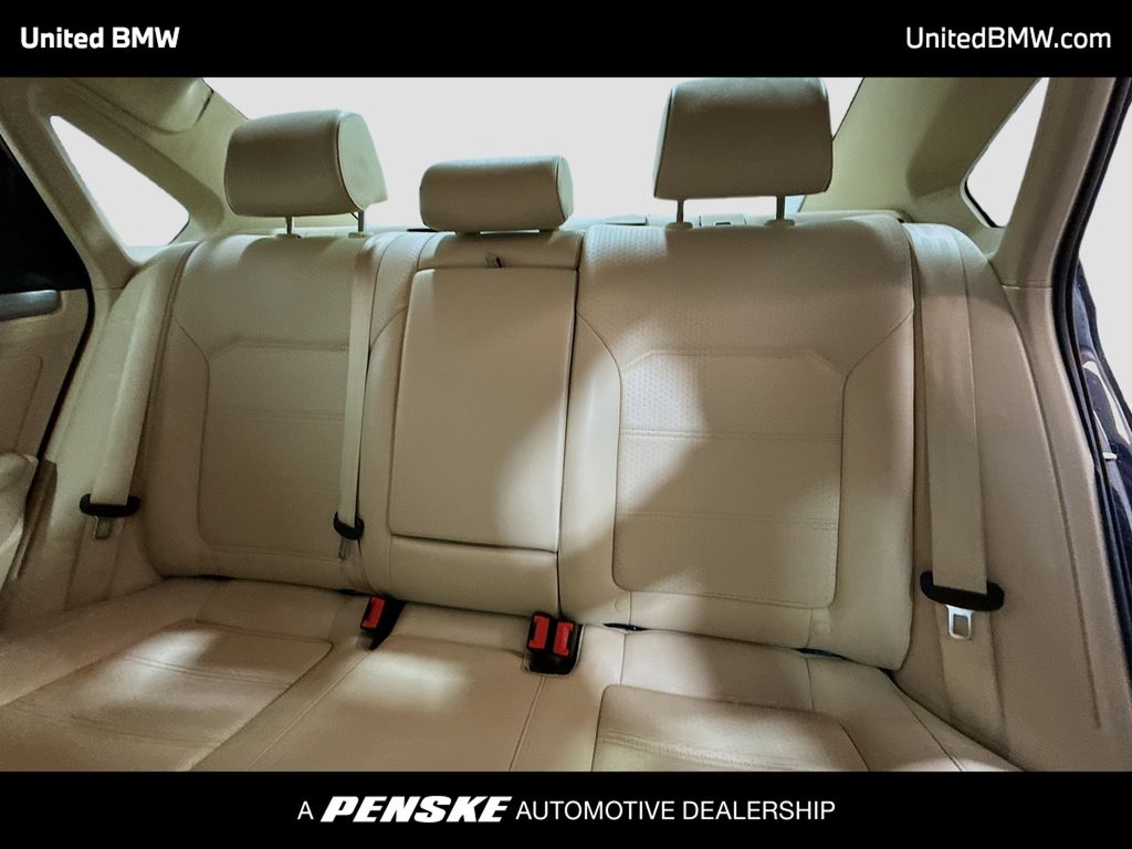 Thumbnail: 2015 Volkswagen Passat - 9