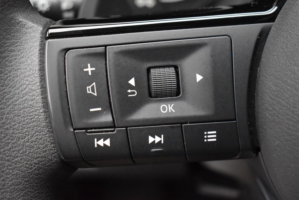 Thumbnail: 2021 Nissan Rogue - 17