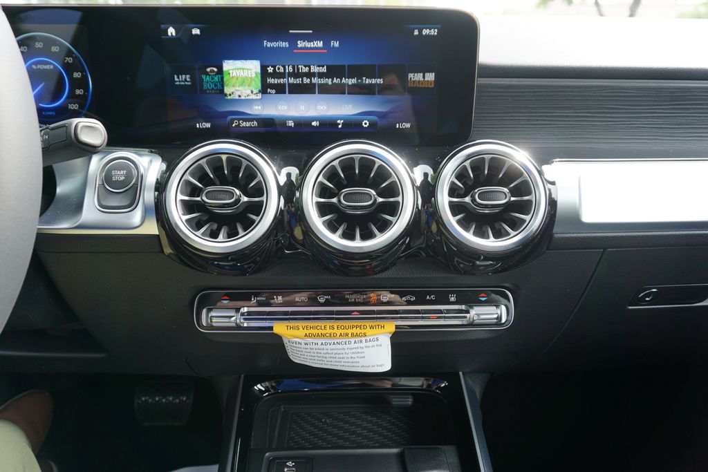 2025 Mercedes-Benz EQB 250+ 31