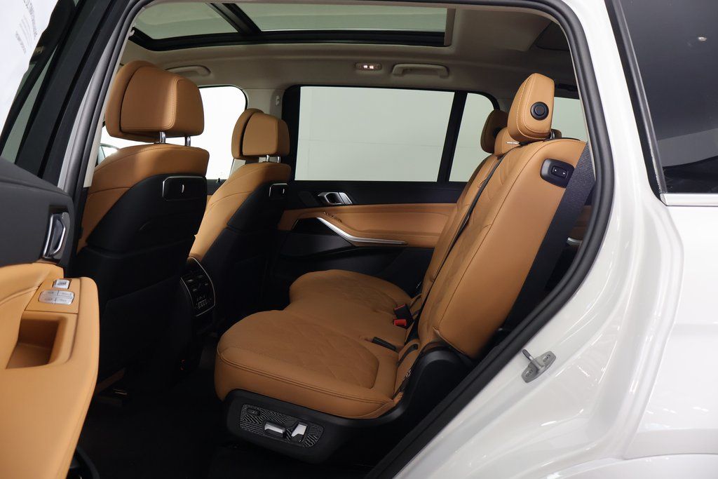 Thumbnail: 2026 BMW X7 - 6