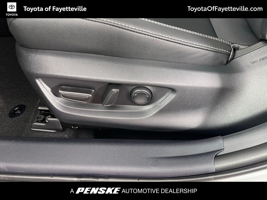 Thumbnail: 2025 Toyota Camry - 25