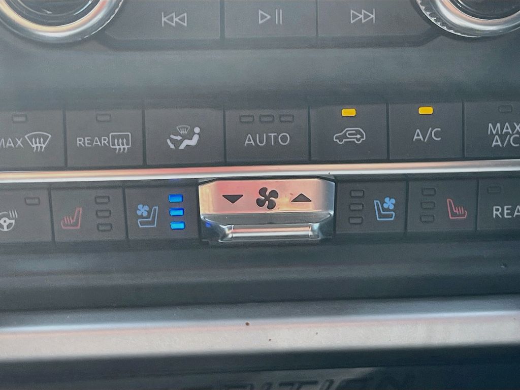 Used 2022 Blue Ford XLT image 20