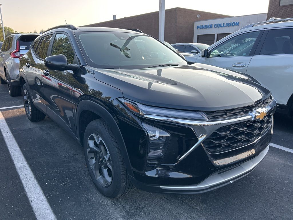 Thumbnail: 2024 Chevrolet Trax - 4