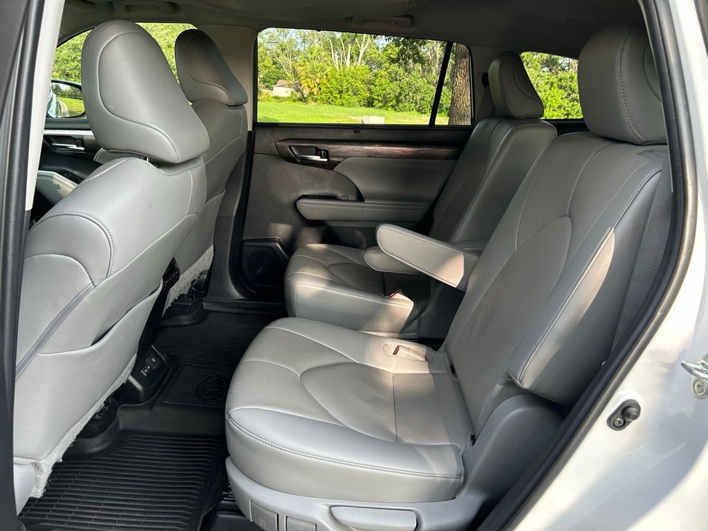 2023 Toyota Highlander Limited 14