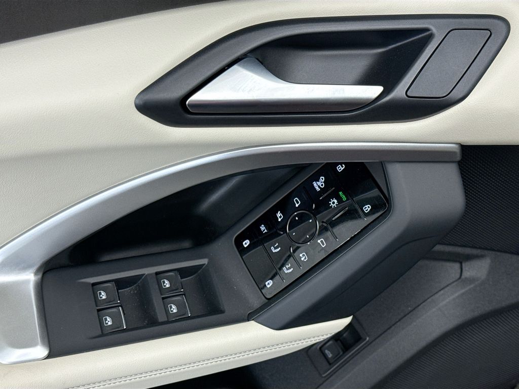 Thumbnail: 2025 Audi Q5 - 22