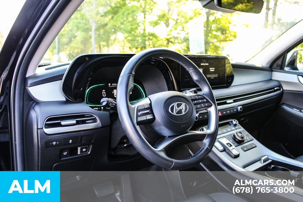 Used 2025 Black Hyundai SEL image 35