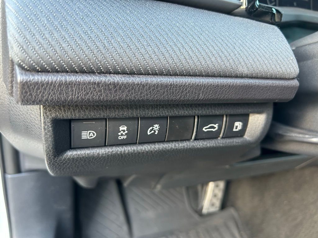 2025 Toyota Camry SE 18