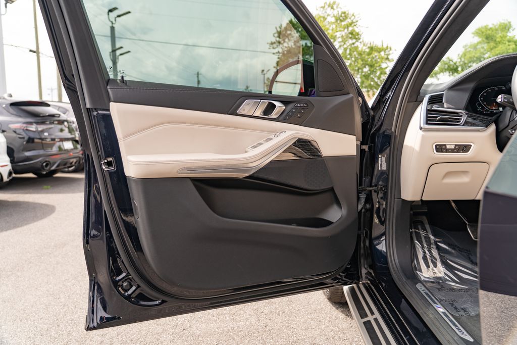 2022 BMW X7 xDrive40i photo
