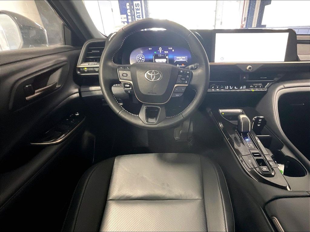 2026 Toyota Crown — photo 17