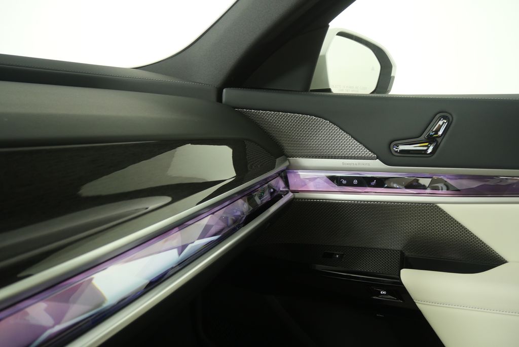 Thumbnail: 2026 BMW 7 Series - 26