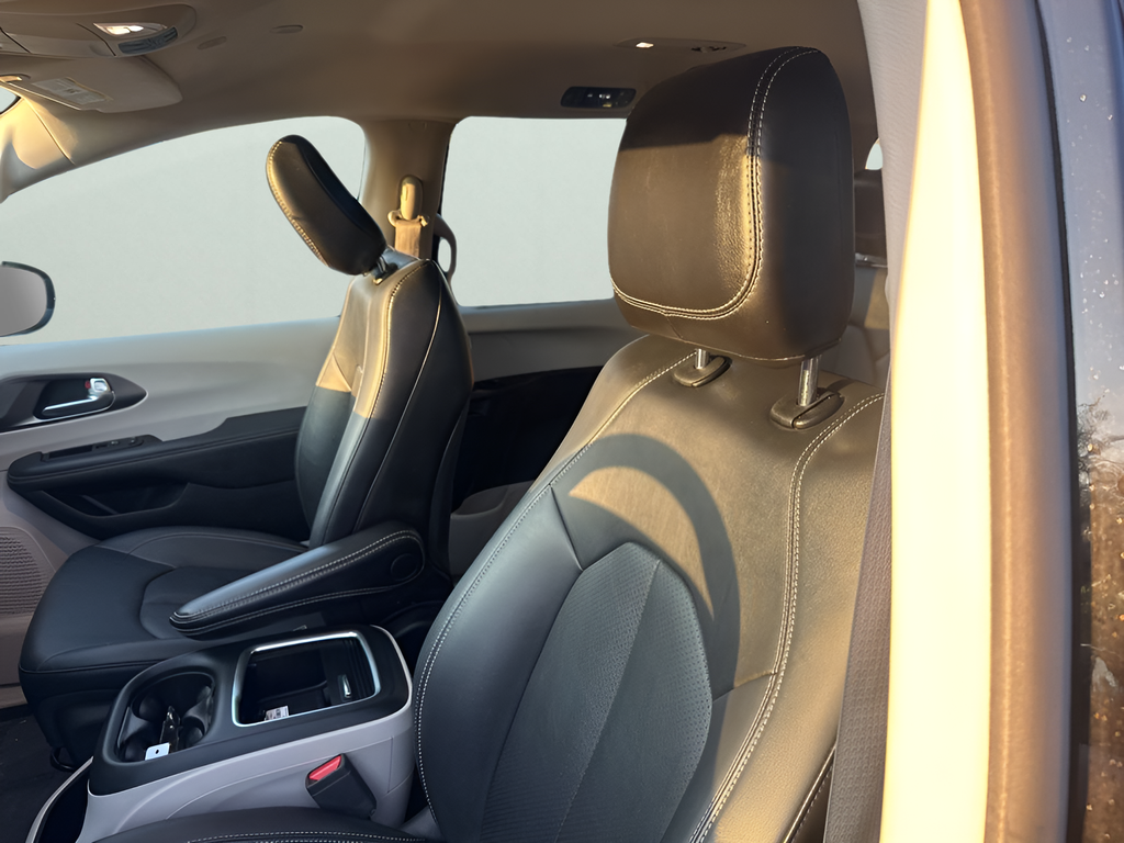 Used Car 2024 Chrysler Pacifica  Touring L For Sale Under $30,000 In Austin, Texas