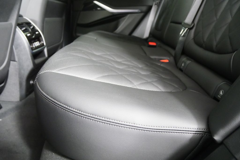 Thumbnail: 2026 BMW X5 - 15