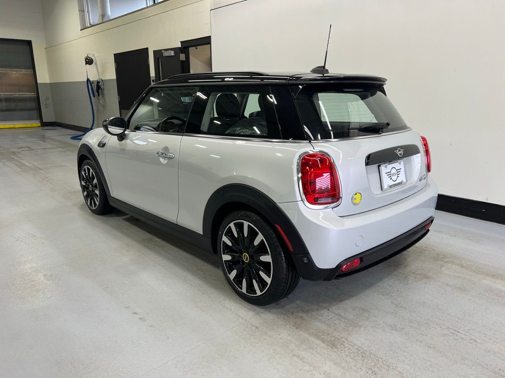 2022 MINI Cooper SE 3