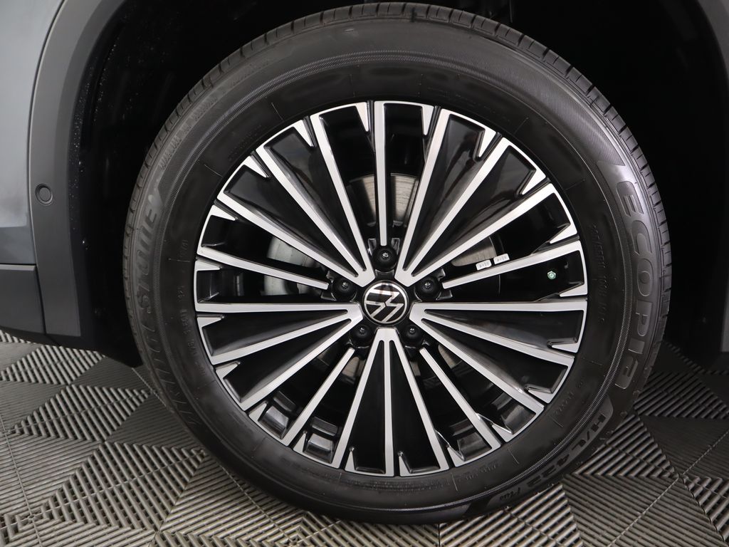 Thumbnail: 2025 Volkswagen Tiguan - 30