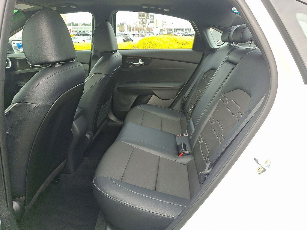 Thumbnail: 2023 Kia Forte - 10