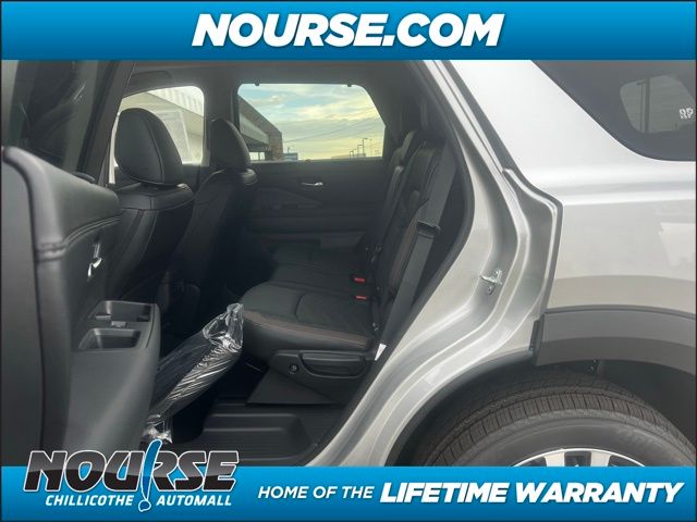 2024 Nissan Pathfinder Platinum photo