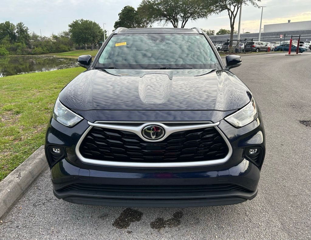 Thumbnail: 2023 Toyota Highlander - 9