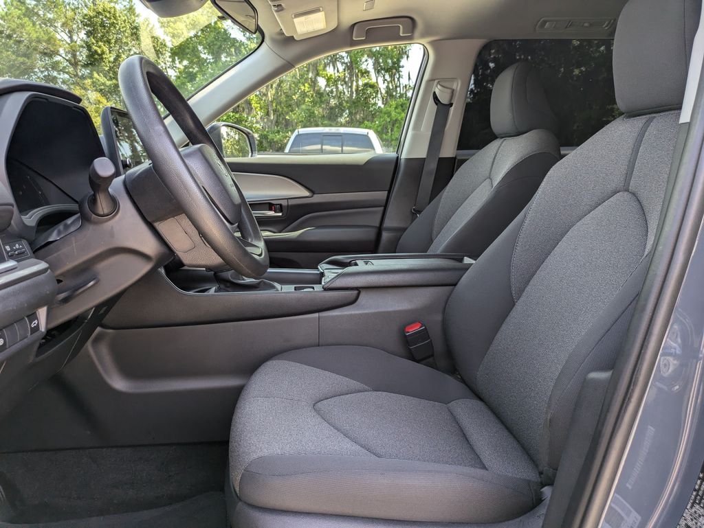 2025 Toyota Grand Highlander LE