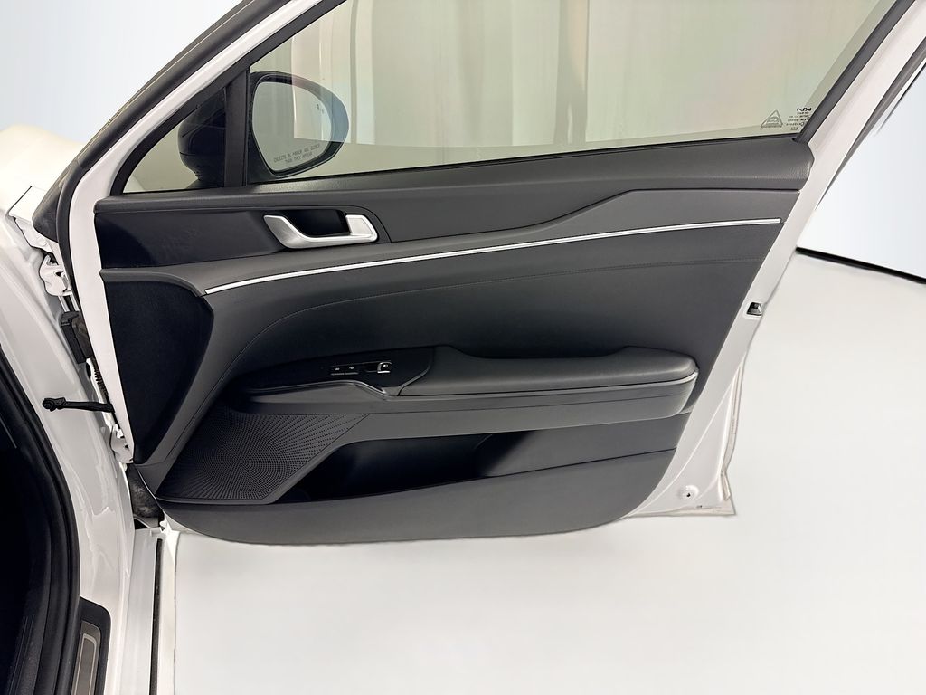 Thumbnail: 2022 Kia K5 - 25