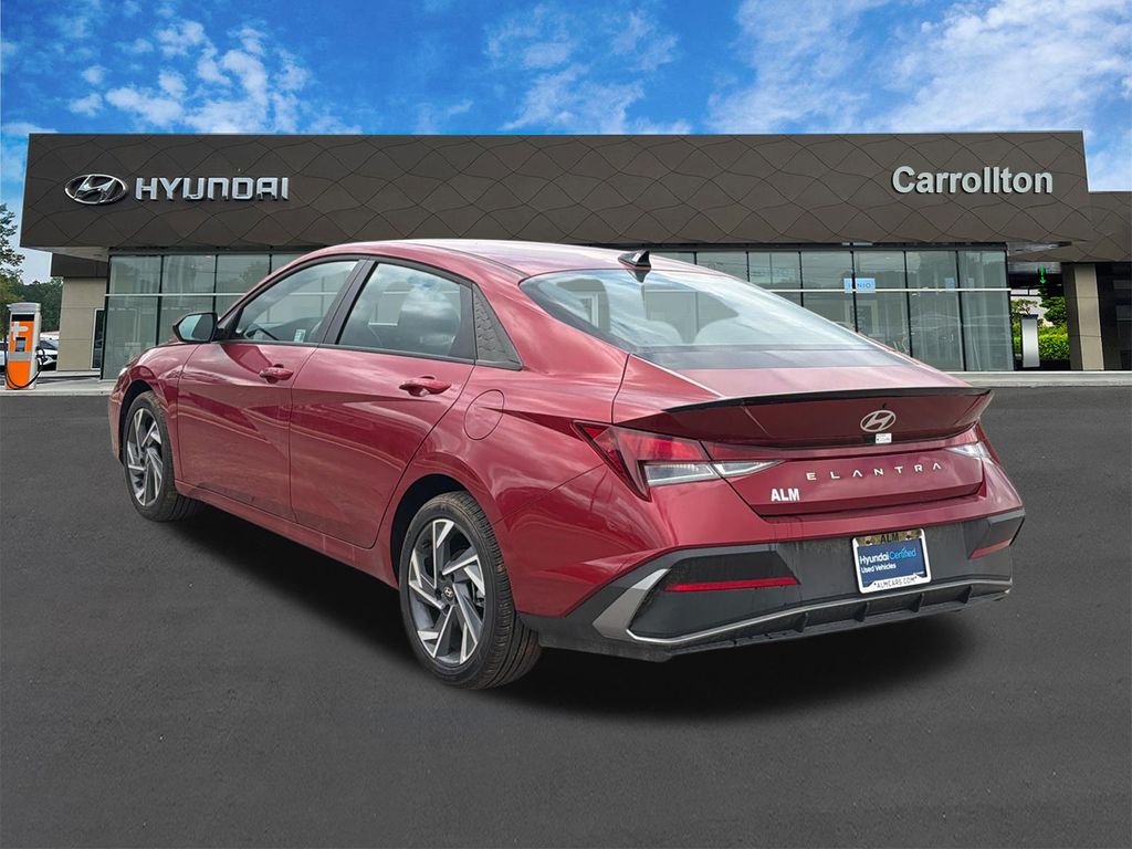 Used 2025 Red Hyundai SEL Sport image 5
