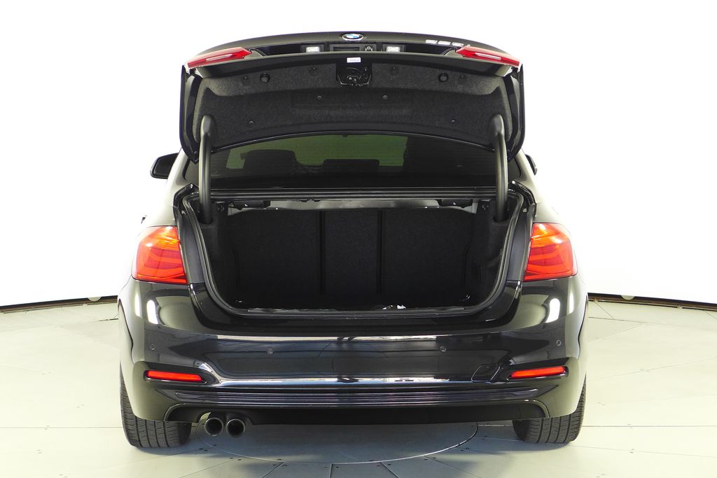 Thumbnail: 2016 BMW 3 Series - 10