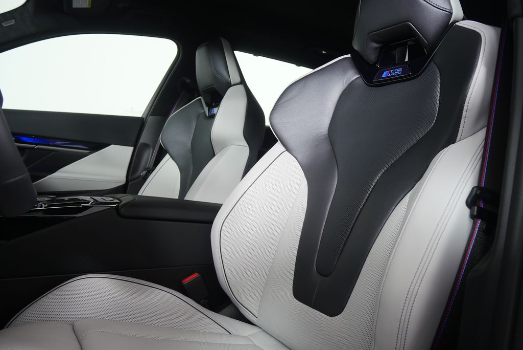 Thumbnail: 2026 BMW M5 - 11