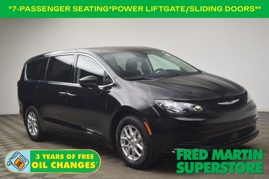 Brilliant Black Crystal Pearlcoat 2023 Chrysler Voyager LX FWD Minivan Front-Wheel Drive 9-Speed Automatic