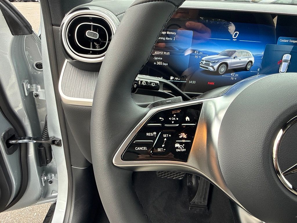 Thumbnail: 2027 Mercedes-Benz GLC - 32