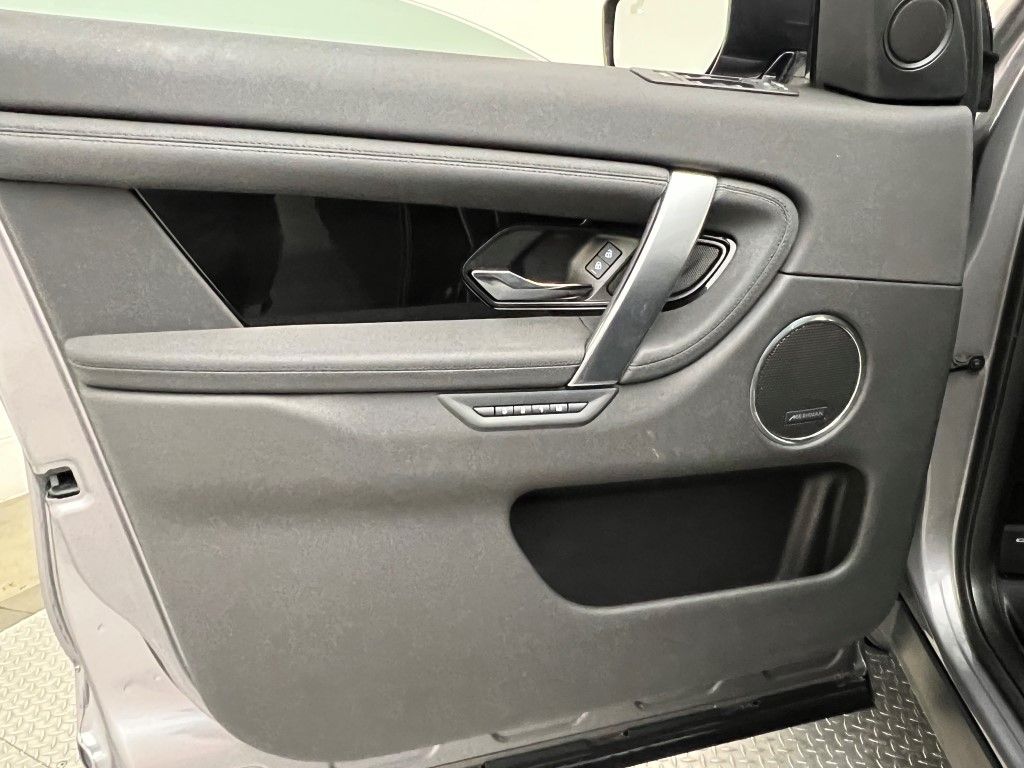 Thumbnail: 2024 Land Rover Discovery Sport - 31