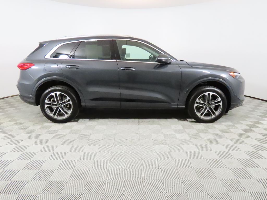 Thumbnail: 2025 Audi Q5 - 6