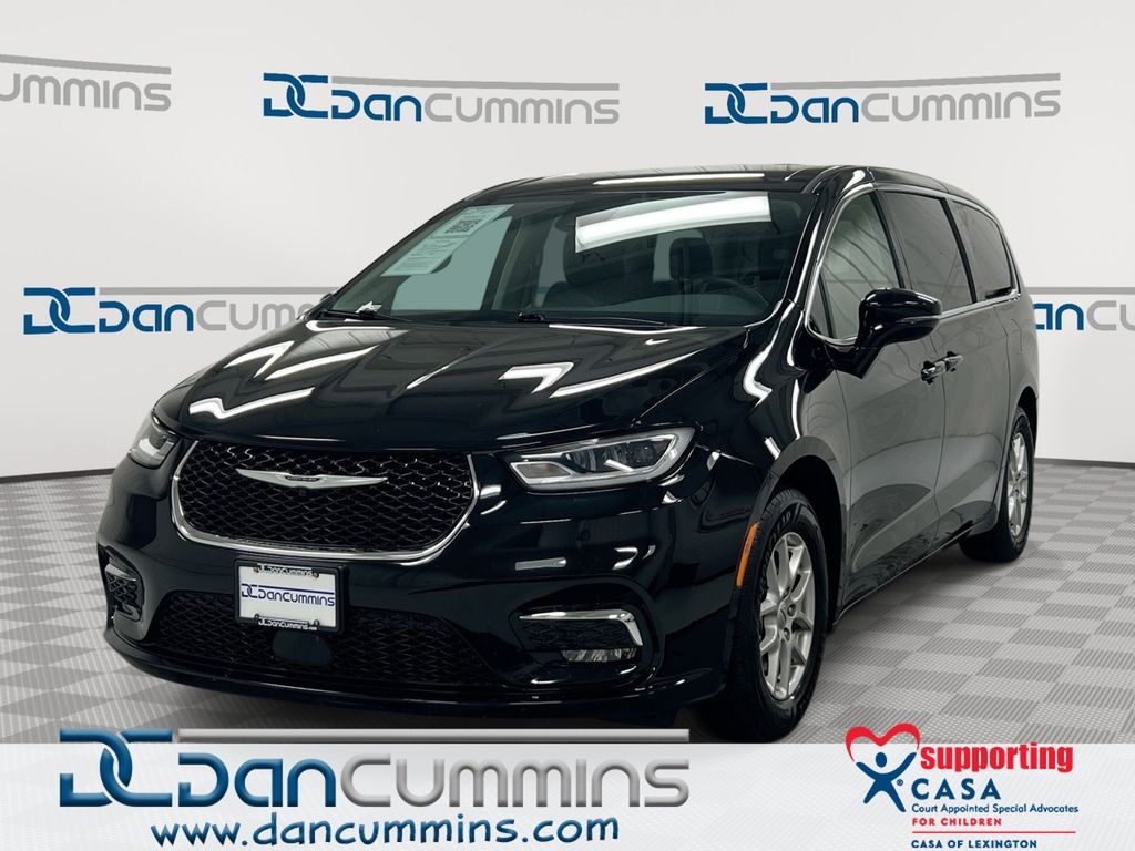 Diamond Black Crystal Pearlcoat 2024 Chrysler Pacifica Minivan Front-Wheel Drive 9-Speed Automatic