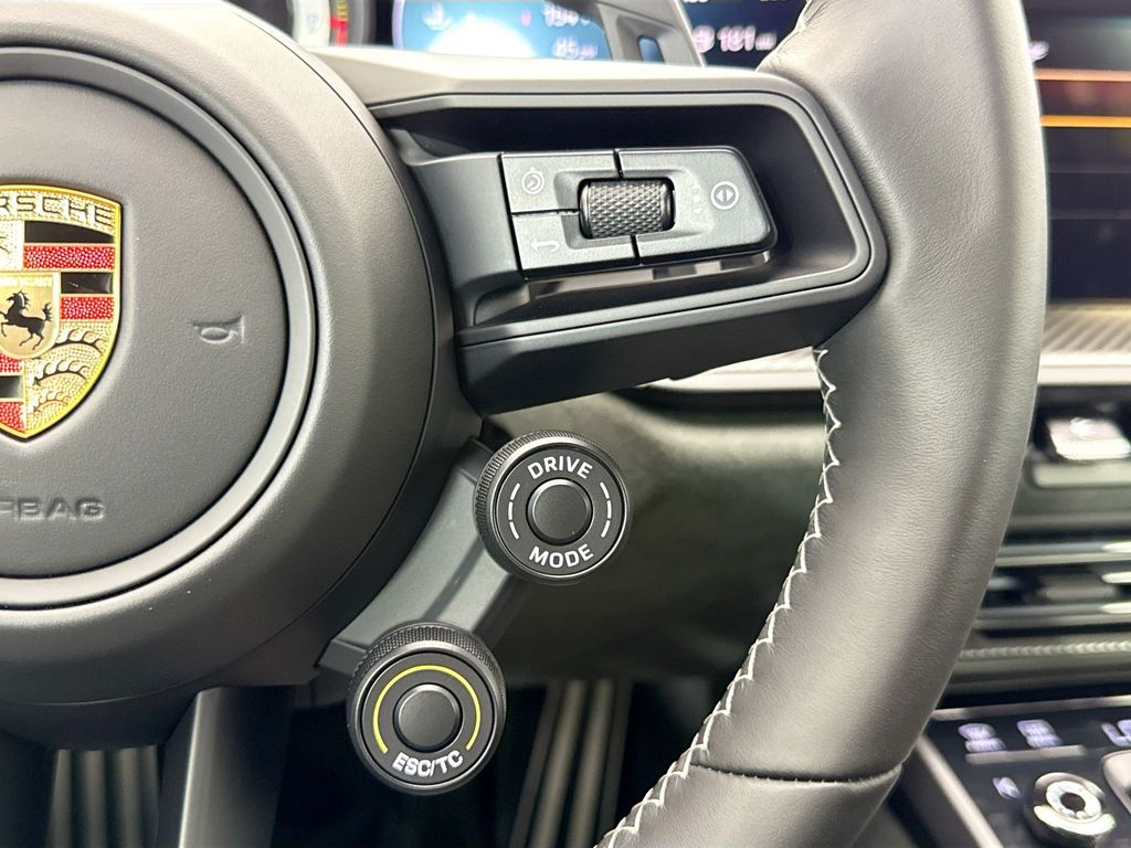 Thumbnail: 2025 Porsche 911 - 15