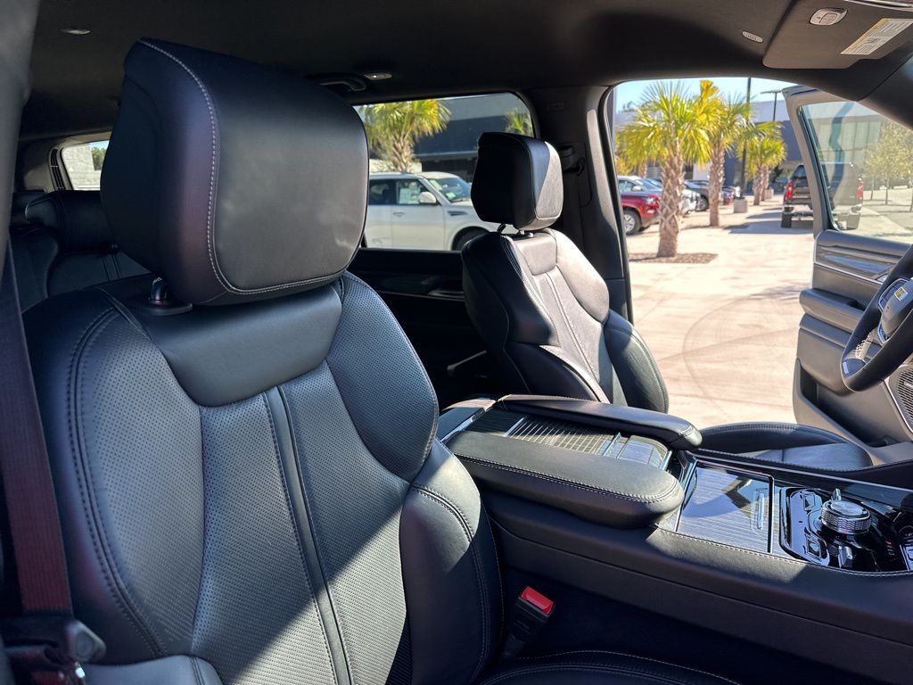 2022 Jeep Wagoneer Series III 38