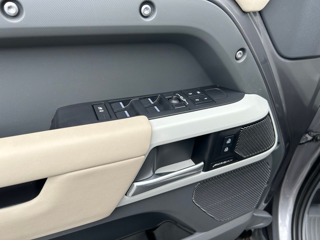 2024 Land Rover Defender 110 27