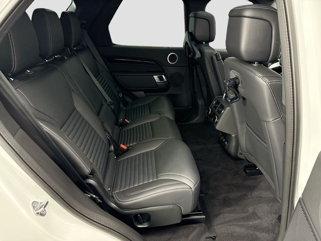 Thumbnail: 2025 Land Rover Discovery - 21