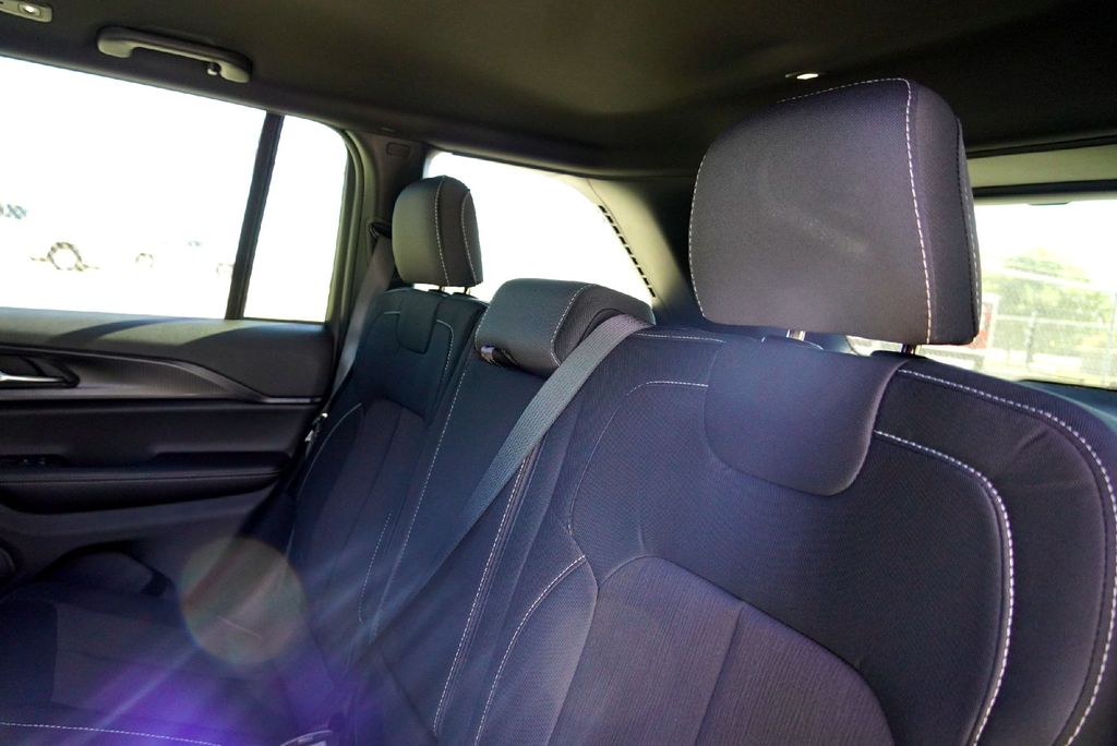 New Car 2025 Jeep Grand Cherokee  Laredo For Sale Under $40,000 In Taylor, Texas