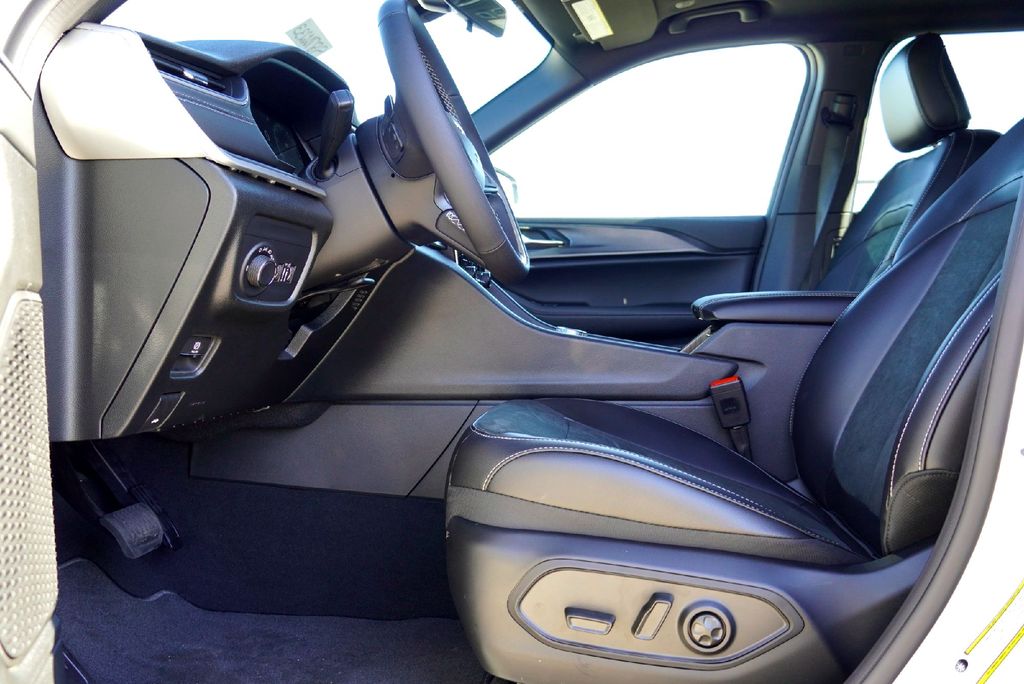 New Car 2025 Jeep Grand Cherokee L  Altitude X For Sale Under $40,000 In Taylor, Texas