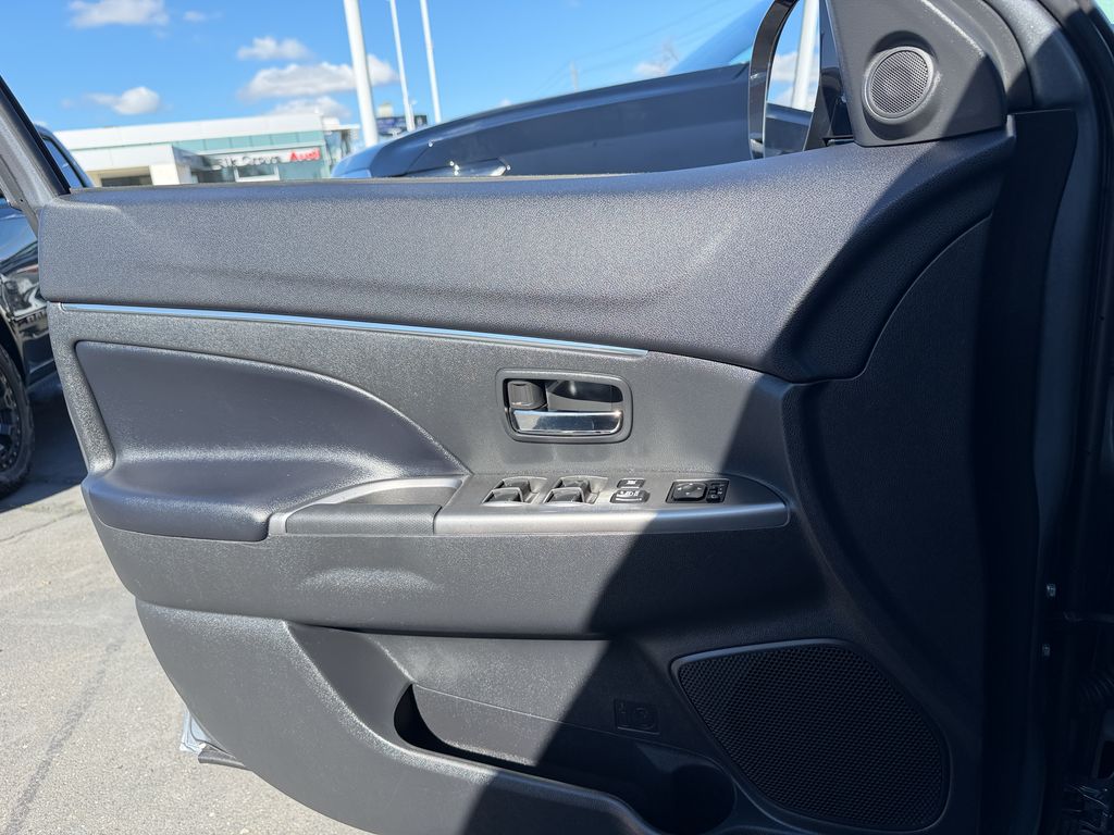 Used 2024  Mitsubishi 2.0 SE image 13