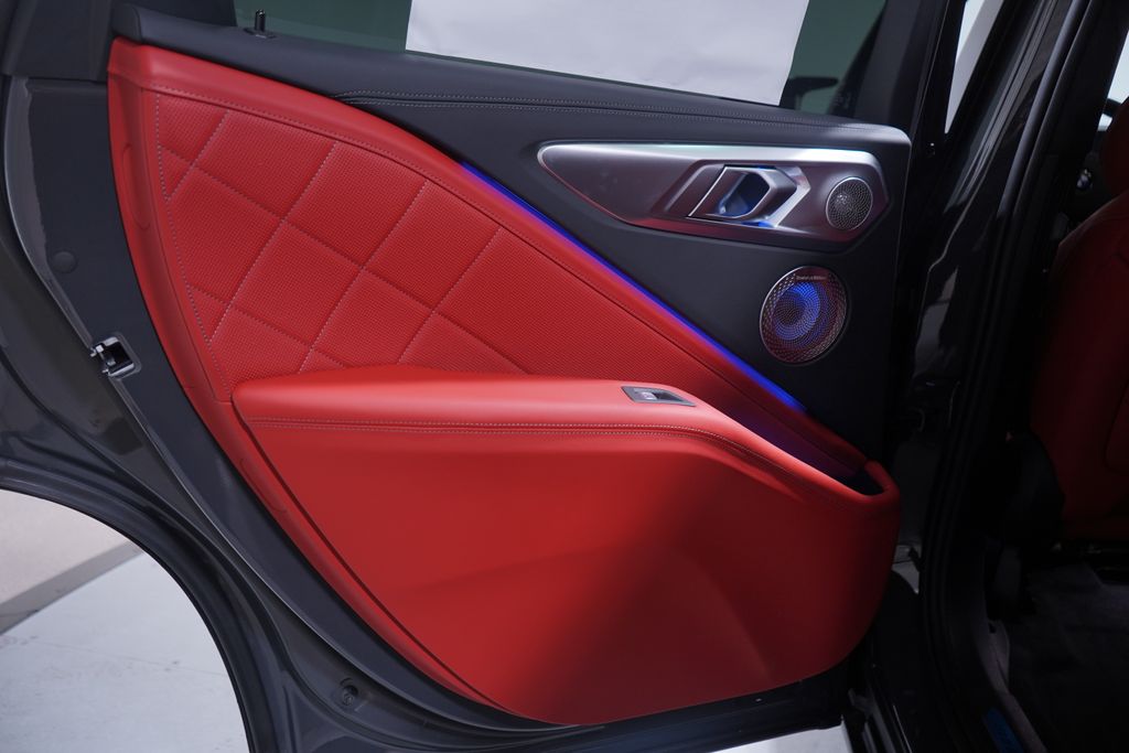 2025 BMW XM  17