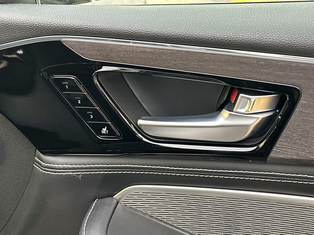 Thumbnail: 2022 Acura MDX - 20