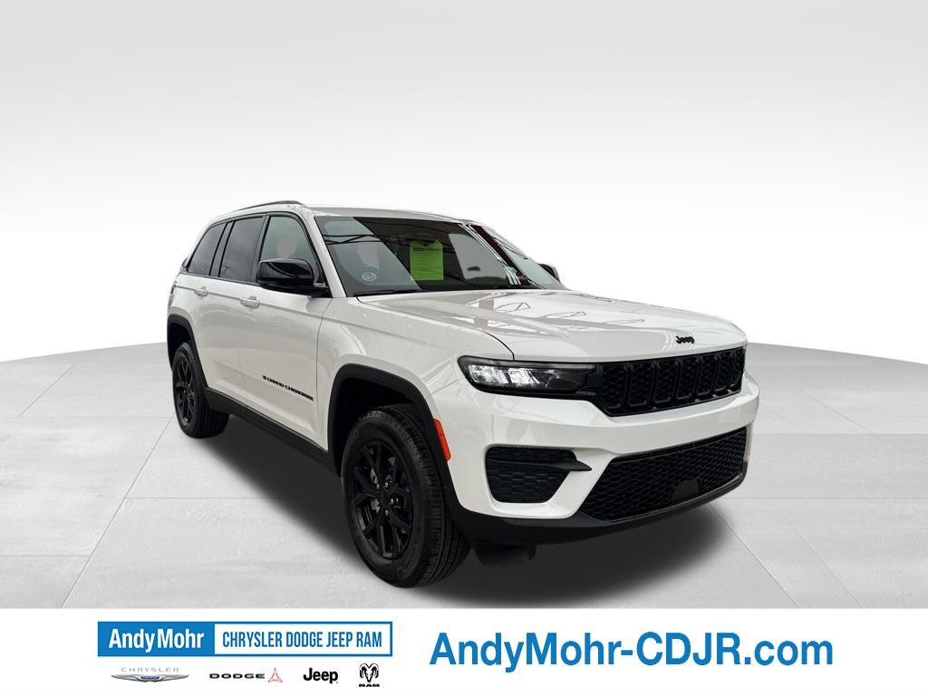 Bright White Clearcoat 2025 Jeep Grand Cherokee Altitude 4WD SUV / Crossover Four-Wheel Drive 8-Speed Automatic