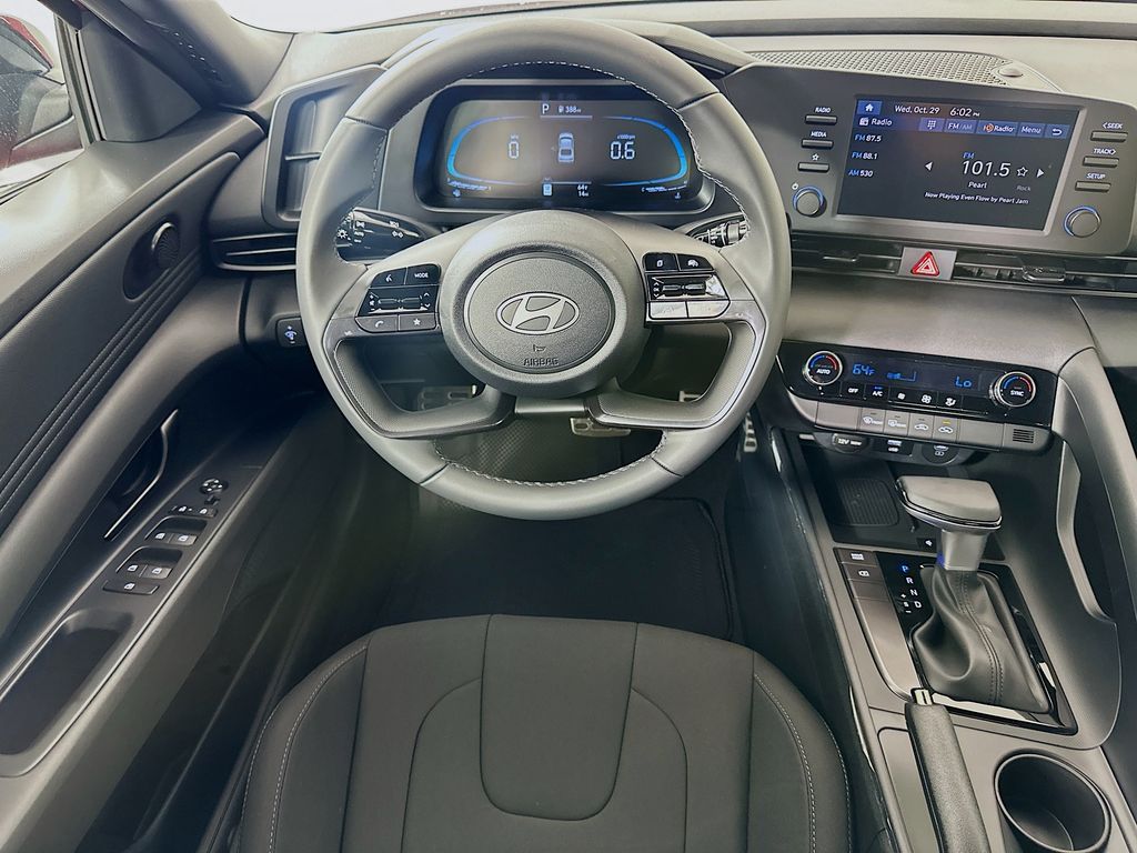 Thumbnail: 2025 Hyundai Elantra - 17