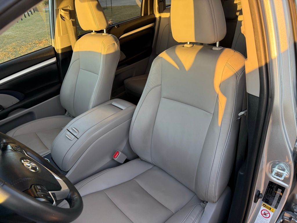 Thumbnail: 2019 Toyota Highlander - 13