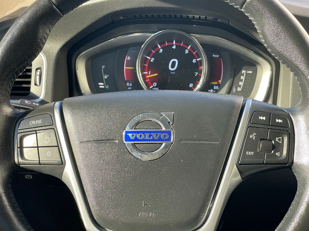 Thumbnail: 2016 Volvo V60 - 12