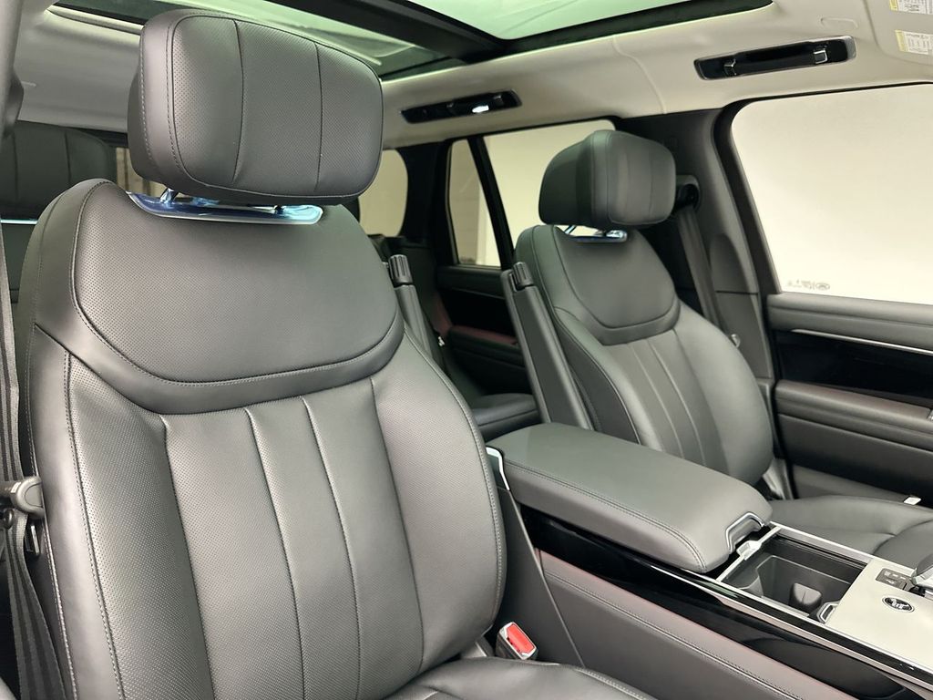 2025 Land Rover Range Rover Autobiography 6