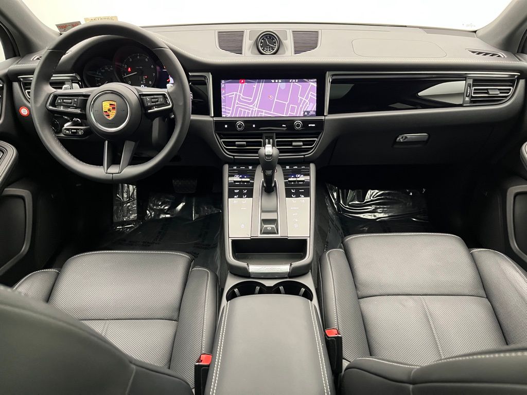Thumbnail: 2022 Porsche Macan - 31