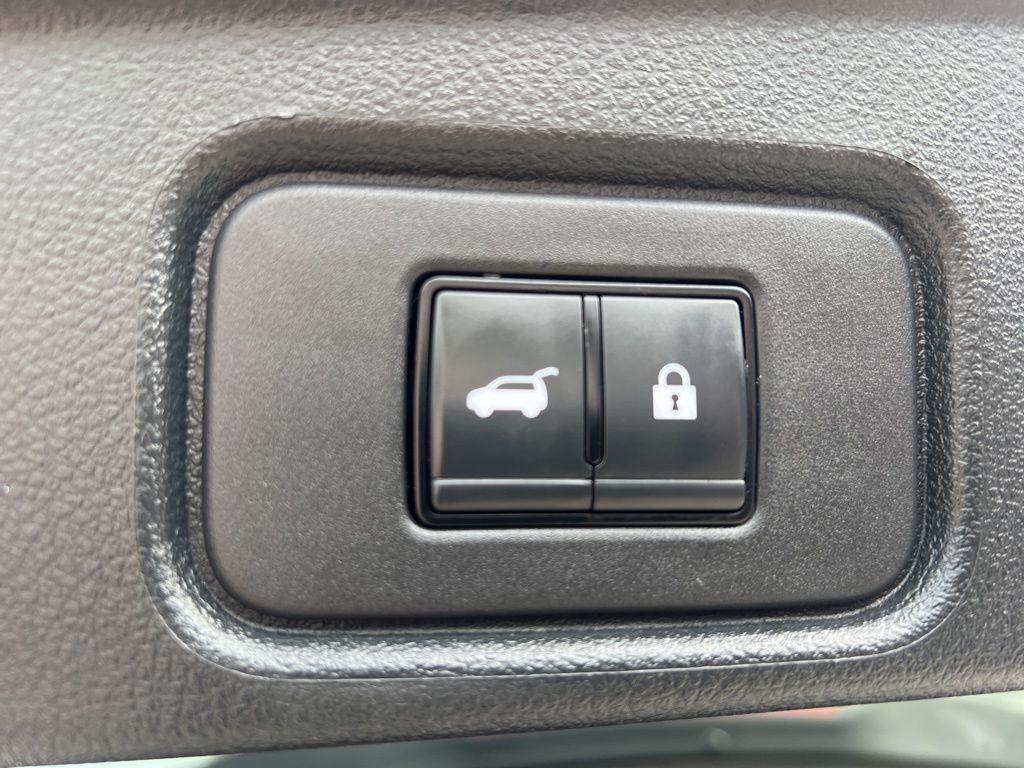 2023 Nissan Pathfinder Platinum photo