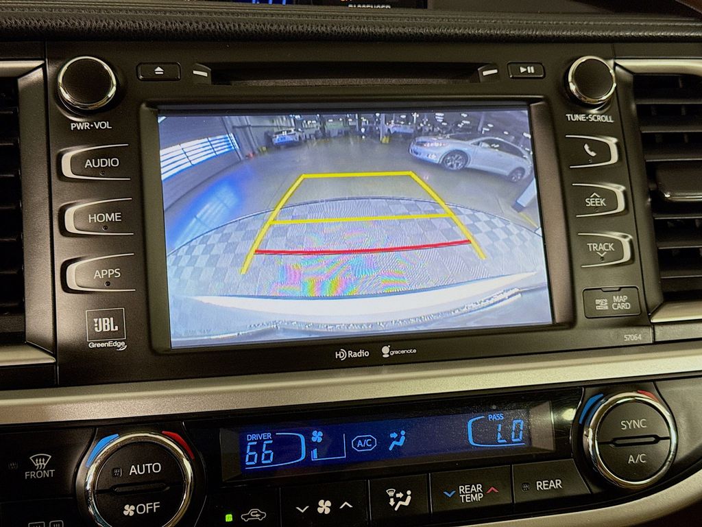 Thumbnail: 2015 Toyota Highlander - 13