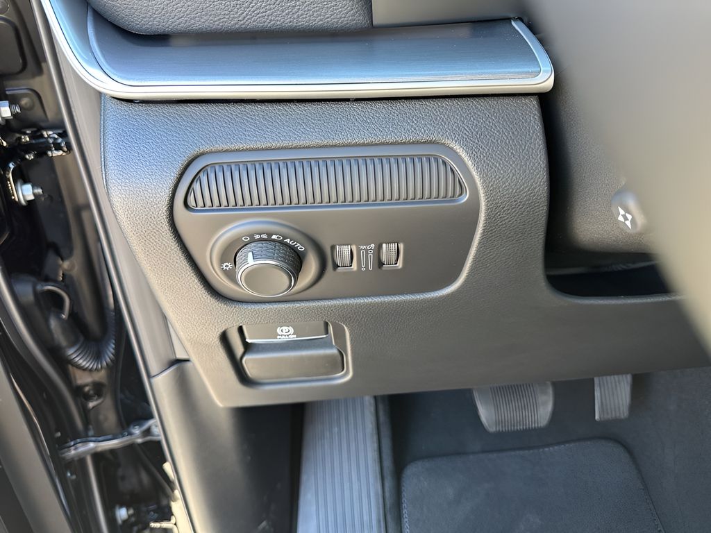 New 2026 Black Jeep Limited image 29